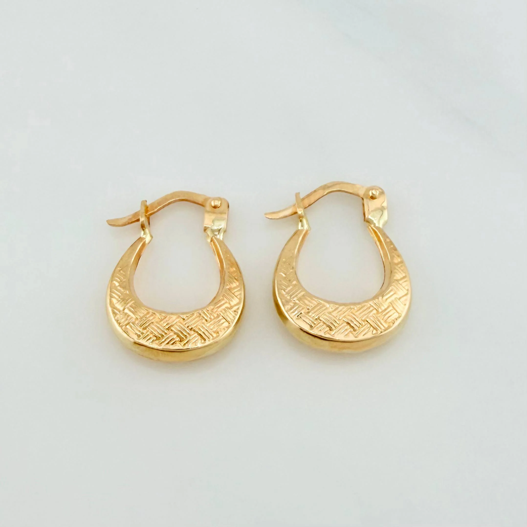 Menos de $250